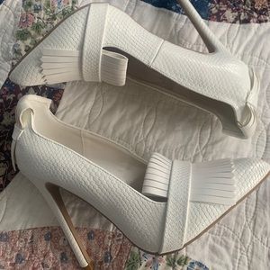 Shoedazzle white stilettos